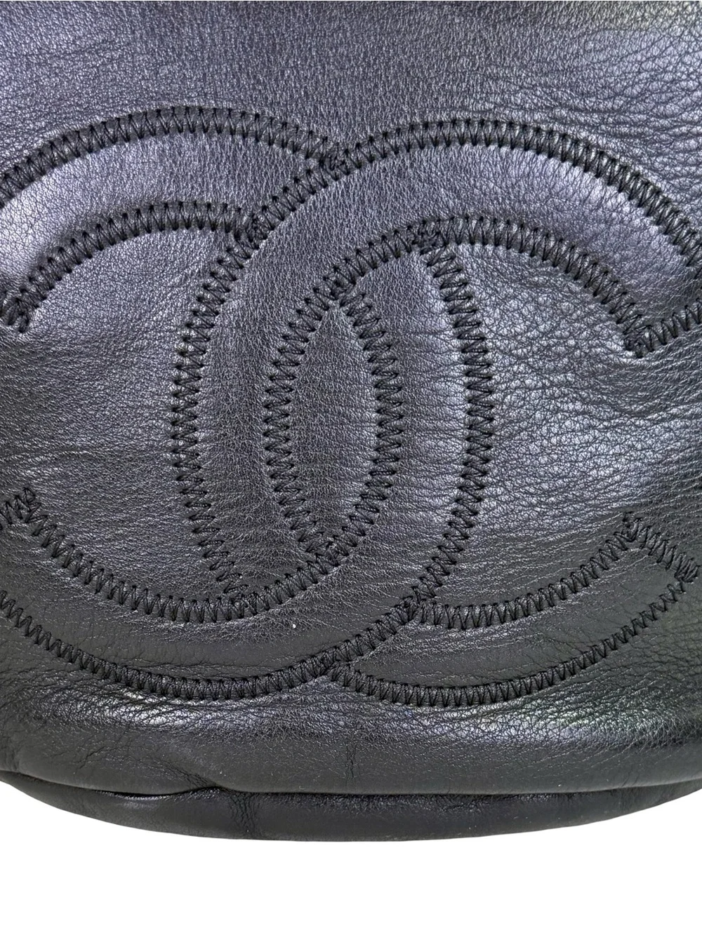 CHANEL CC LOGO BUCKET BAG IN BLACK LAMBSKIN LEATHER